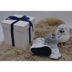 Chaussons bottes blanc motif bateaux intérieur gris