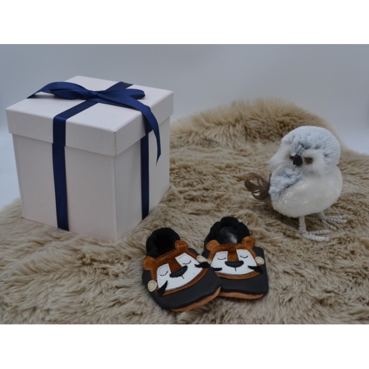 Chaussons cuir noir motif ours