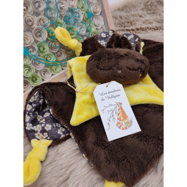 Doudou lapin Sacha marron et jaune et Liberty of london